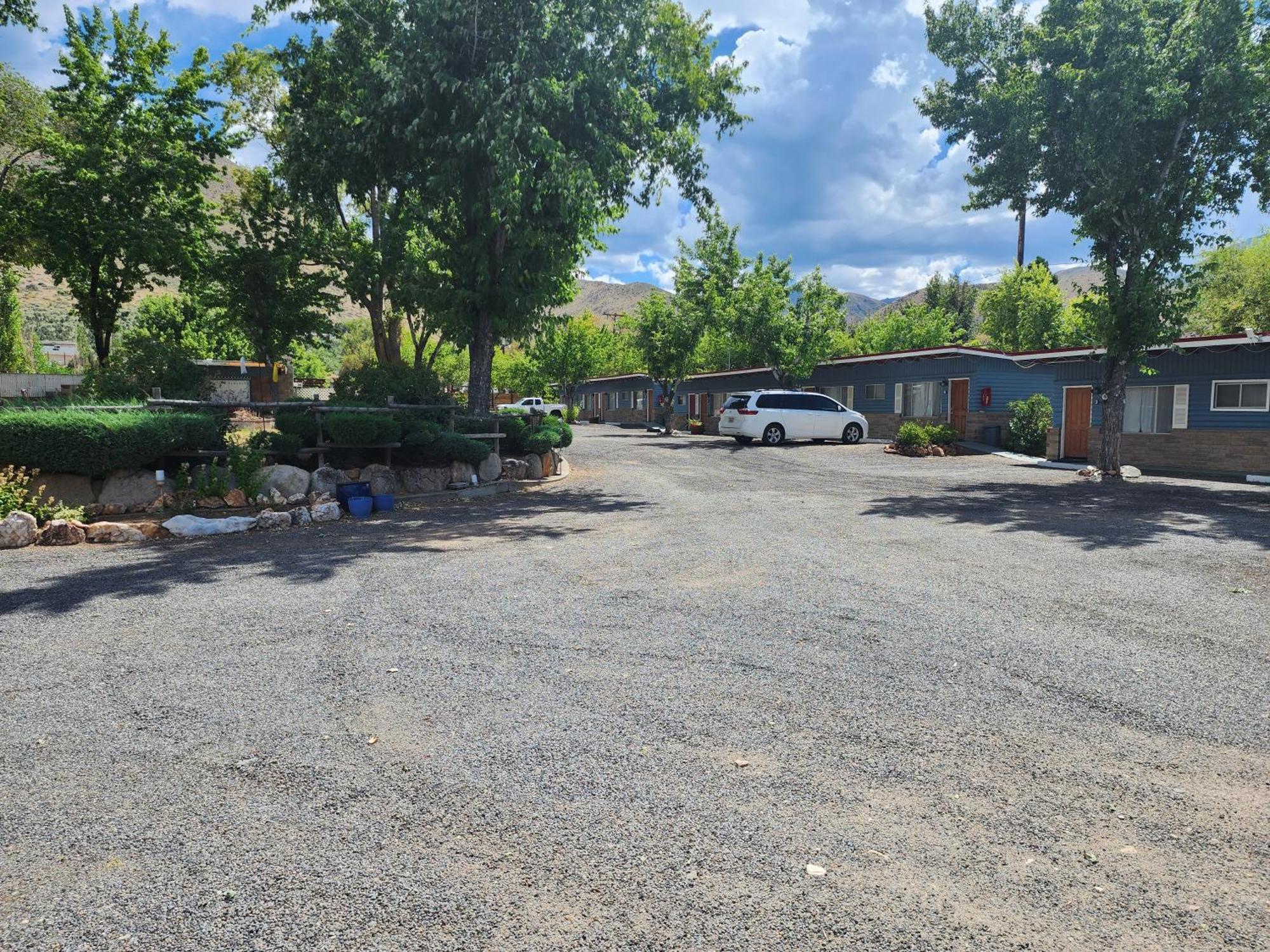 Toiyabe Motel Walker Exteriér fotografie